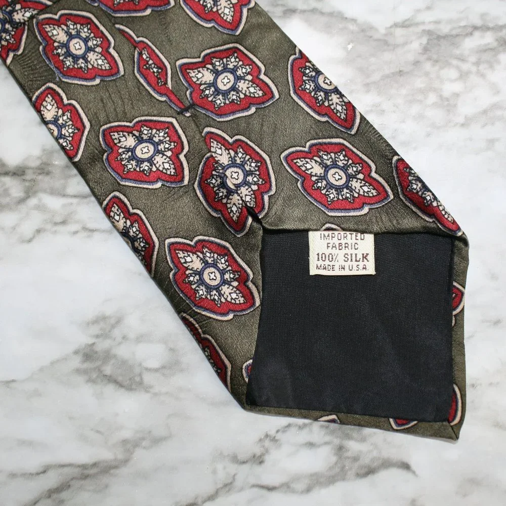 VINTAGE SAKS FIFTH AVENUE Neck Tie Classic Olive Oval Paisley Silk Necktie